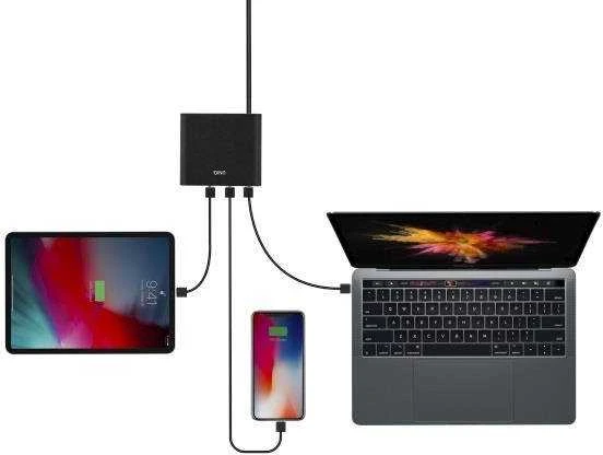 UNIQ laidinis įkroviklis HUB Surge 90W juodos spalvos 2xUSB Quick Charge 3.0 + 2xUSB-C PD 3.0 (LITHOS Collective)