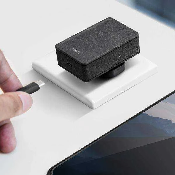 UNIQ Versa Slim įkroviklis USB-C PD 18W + USB-C-USB-C laidas, anglies juodos spalvos (LITHOS Collect)