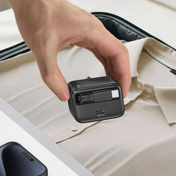 Usams SAMS įkroviklis 1xUSB-C su ištraukiamu USB-C PD+QC 20W Gan greito įkrovimo juodos spalvos