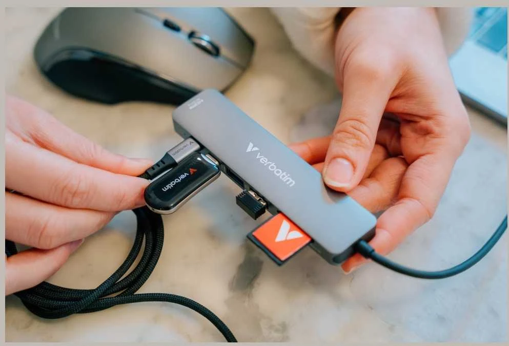 USB Hub Verbatim HDMI/USB-C 3.2/USB-C/2xUSB-A 3.2/SD/Micro SD aliuminio korpusas 32158