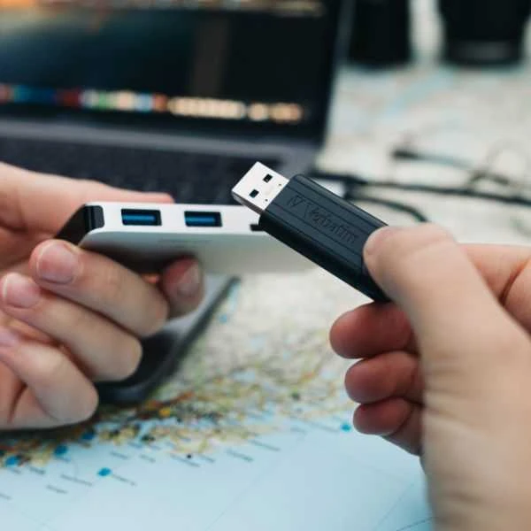Verbatim Pendrive 16GB USB-A 3.2 PinStripe juodos spalvos 49316