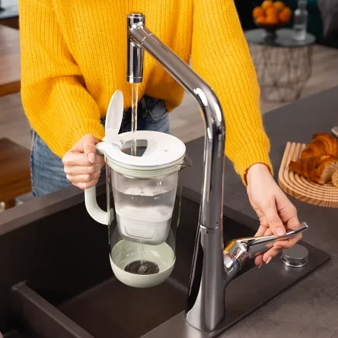 Vandens filtravimo ąsotis BRITA Glass Jug | 60-ojo jubiliejaus ribotas leidimas | Žalios spalvos | 2,5 l
