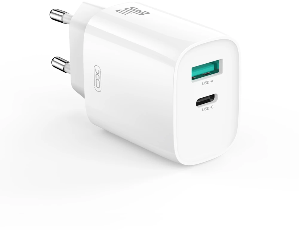 XO sieninis įkroviklis CE30 PD 30W 1x USB-C 1x USB baltas + laidas USB-C – Lightning