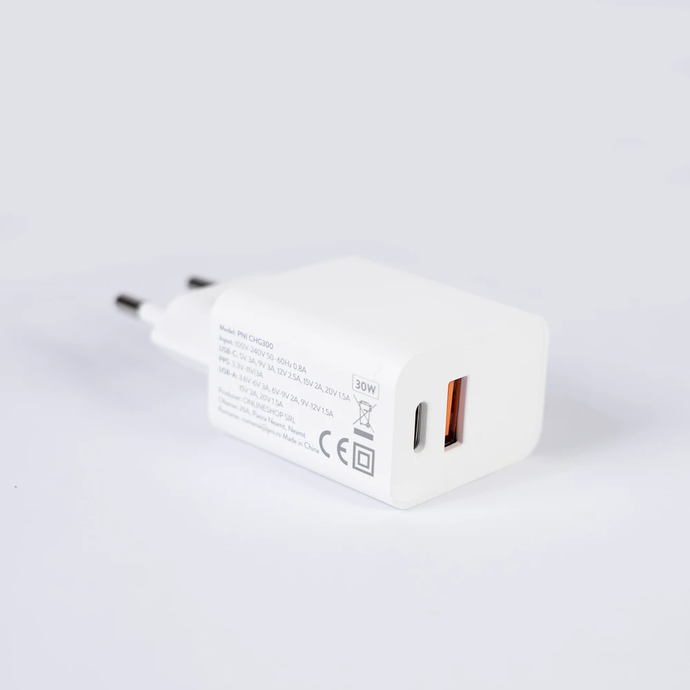 Žibintuvėlis PNI Adventure F750 žalia šviesa, aliuminis, LED 10W, 500 lm, iki 850 m, 4000mAh, IP44, 4000mAh komplekte, su pridedamu PNI CHG300 maitinimo šaltiniu