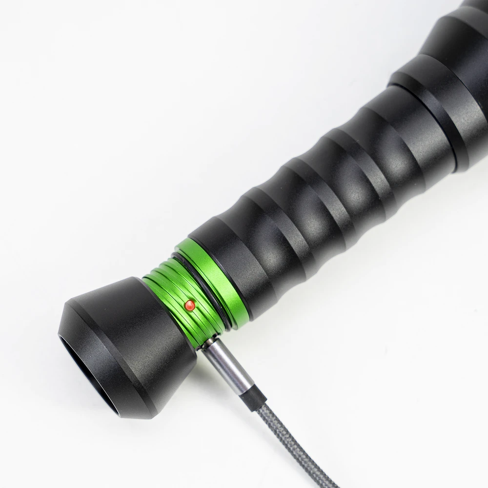 Žibintuvėlis PNI Adventure F750 žalia šviesa, aliuminis, LED 10W, 500 lm, iki 850 m, 4000mAh, IP44, 4000mAh komplekte, su pridedamu PNI CHG300 maitinimo šaltiniu