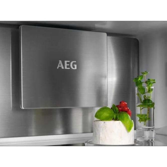 177 cm įmontuojamas šaldytuvas su šaldikliu AEG TSC9V183CC