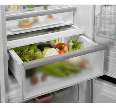 178 cm. įmontuojamas šaldytuvas su šaldikliu Electrolux ENG8MD18S