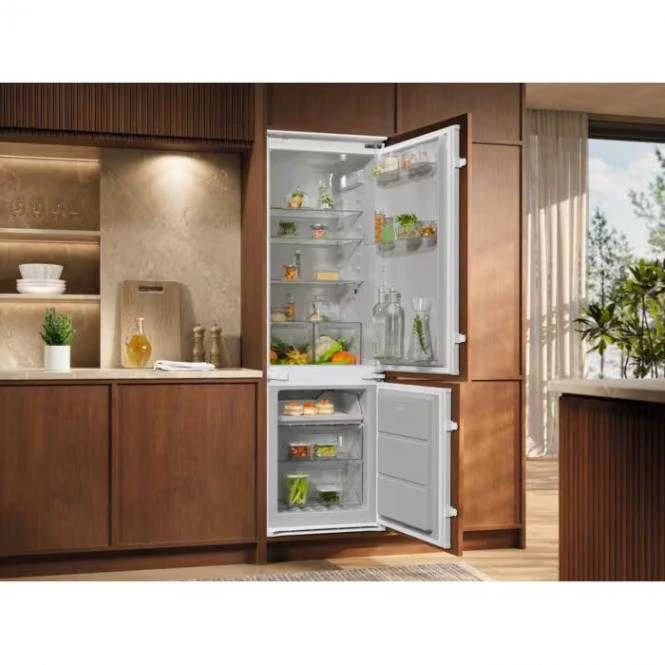 178 cm. įmontuojamas šaldytuvas su šaldikliu Electrolux LNA7NE18S