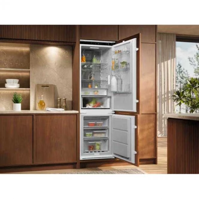 Šaldytuvas Electrolux E8MNCD18S