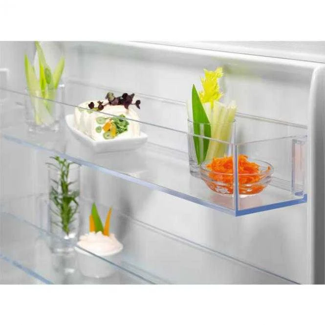 178 cm. įmontuojamas šaldytuvas su šaldikliu Electrolux ENZ9MC18S