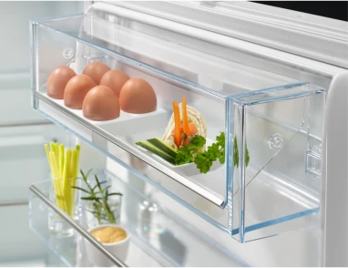 178 cm. įmontuojamas šaldytuvas su šaldikliu Electrolux ENZ9MC18S