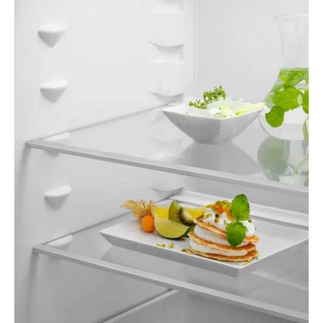 178 cm. įmontuojamas NoFrost šaldytuvas su šaldikliu Electrolux ENA7NE18S