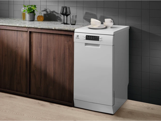 45 cm pločio baltos spalvos indaplovė Electrolux ESS42220SW