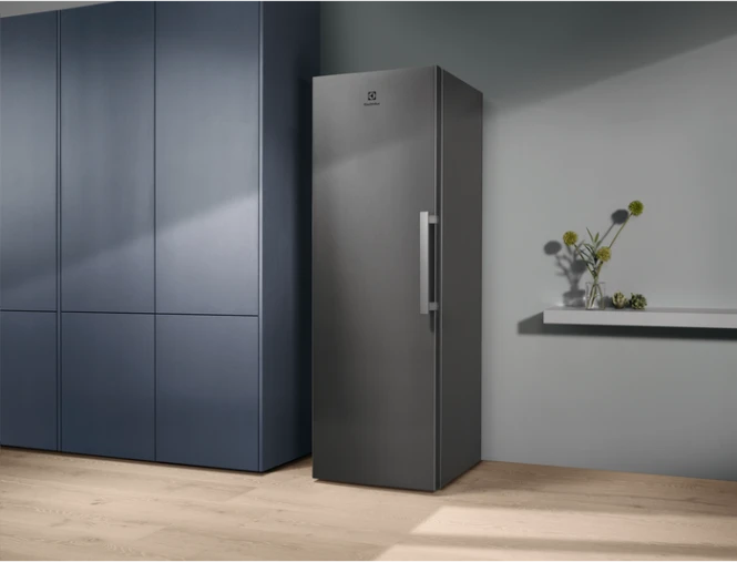 60 cm pločio baltos spalvos indaplovė Electrolux ESM48310SW