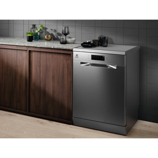60 pločio ner.plieno spalvos laisvai statoma indaplovė Electrolux ESM48310SX