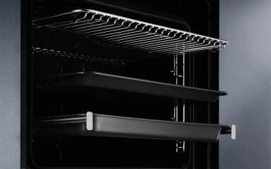 70l.talpos įmontuojama garinė juodos spalvos orkaitė Electrolux EOB8S39WZ