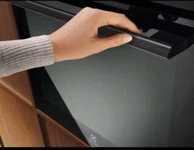 Įmontuojama el.orkaitė su pirolize Electrolux LOX8P87WZ