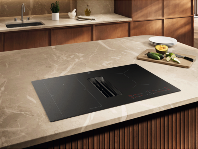 Įmontuojama indukcinė kaitlentė su gartraukiu viename Electrolux ECC83443CZ