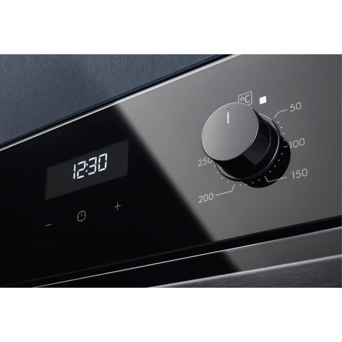 Juodos spalvos orkaitė Electrolux EOD5H70BZ