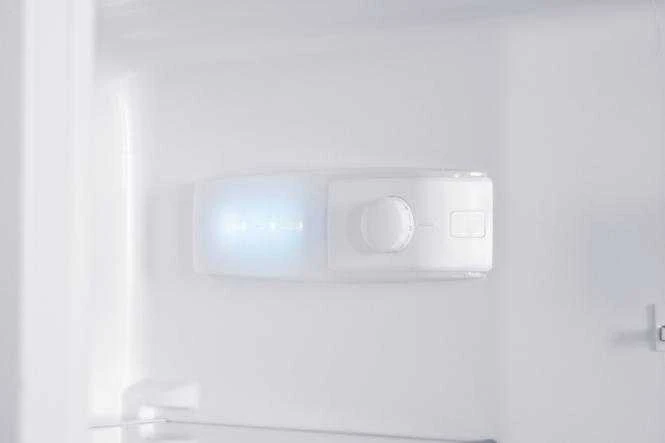ETA | Šaldytuvas | ETA254690000E | Energy efficiency class E | Free standing | Double Door | Height 142.6 cm | Šaldytuvas net capacity 169 L | Šaldiklis net capacity 37 L | 40 dB | Baltas