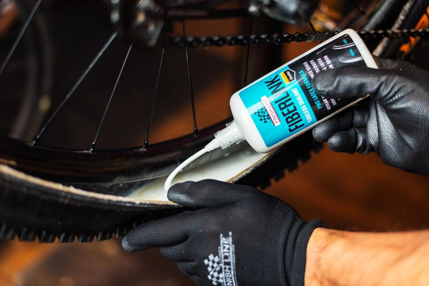 Bekamerinių padangų užpildas/hermetikas Finish Line FiberLink 240ml