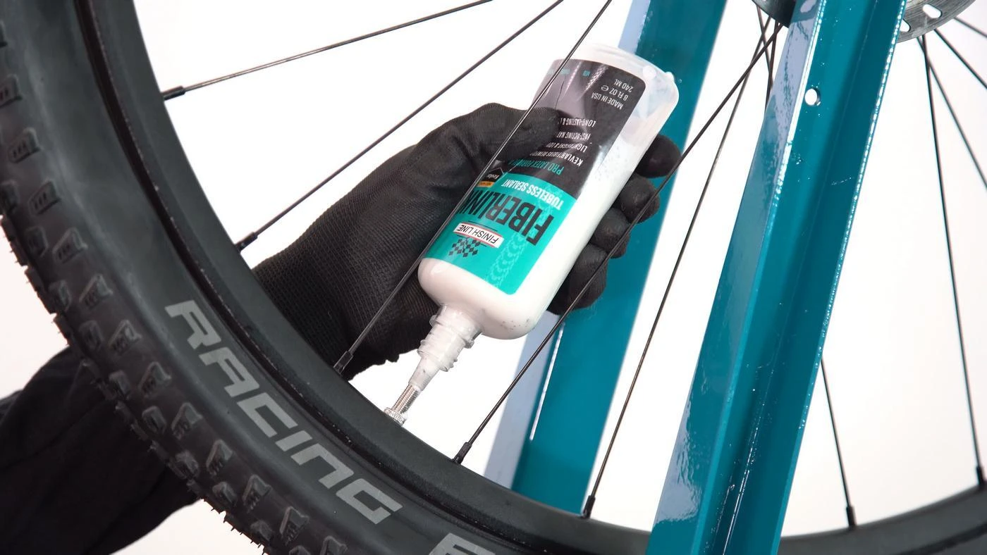 Bekamerinių padangų užpildas/hermetikas Finish Line FiberLink 240ml