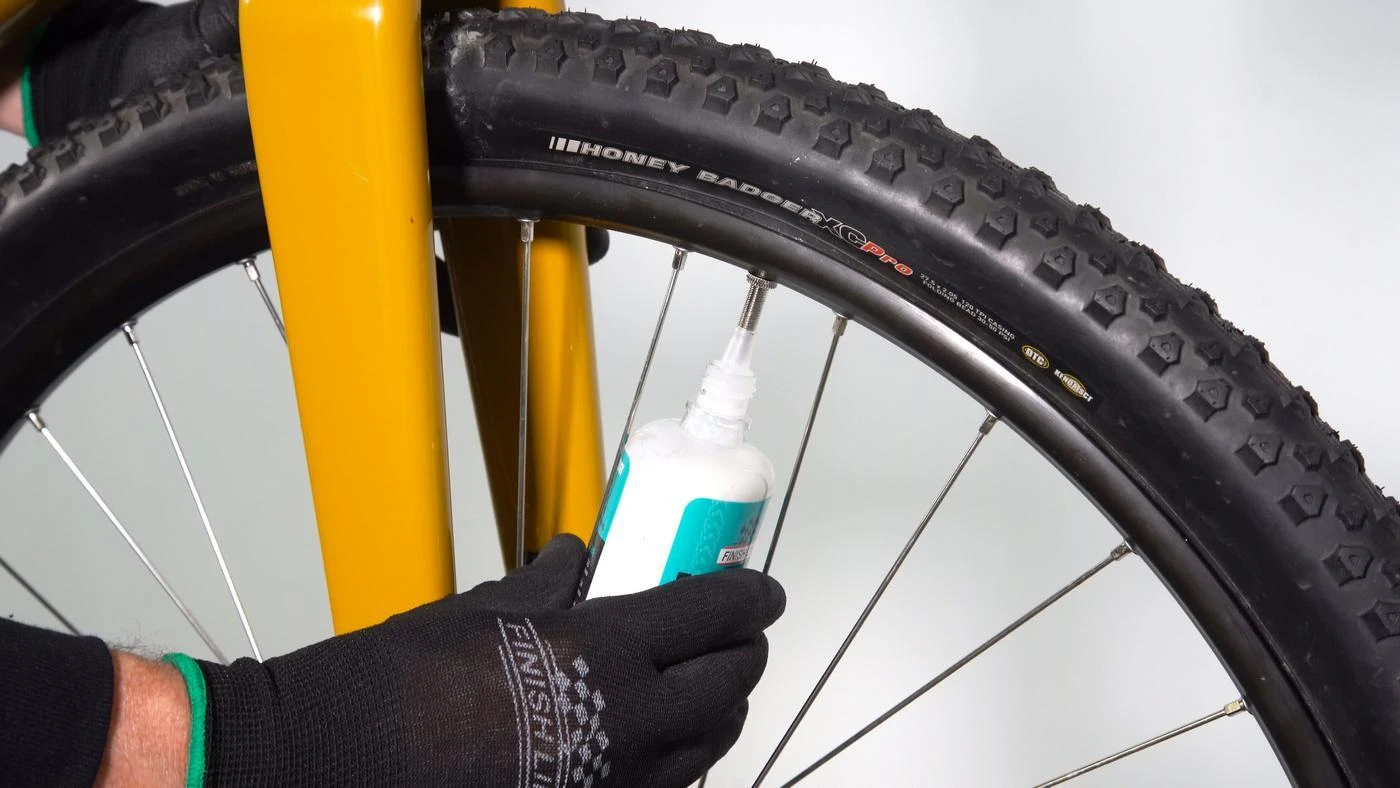 Bekamerinių padangų užpildas/hermetikas Finish Line FiberLink 240ml