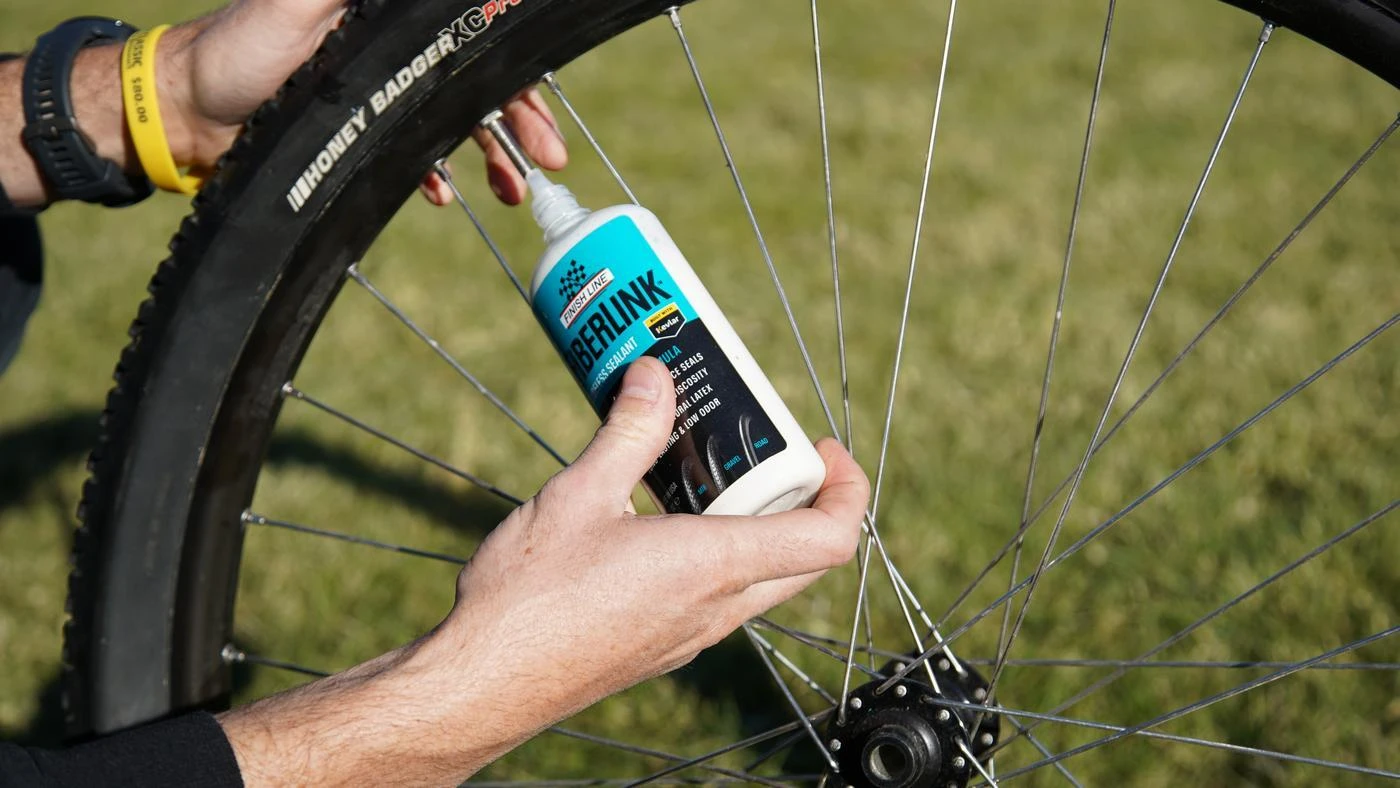 Bekamerinių padangų užpildas/hermetikas Finish Line FiberLink 240ml