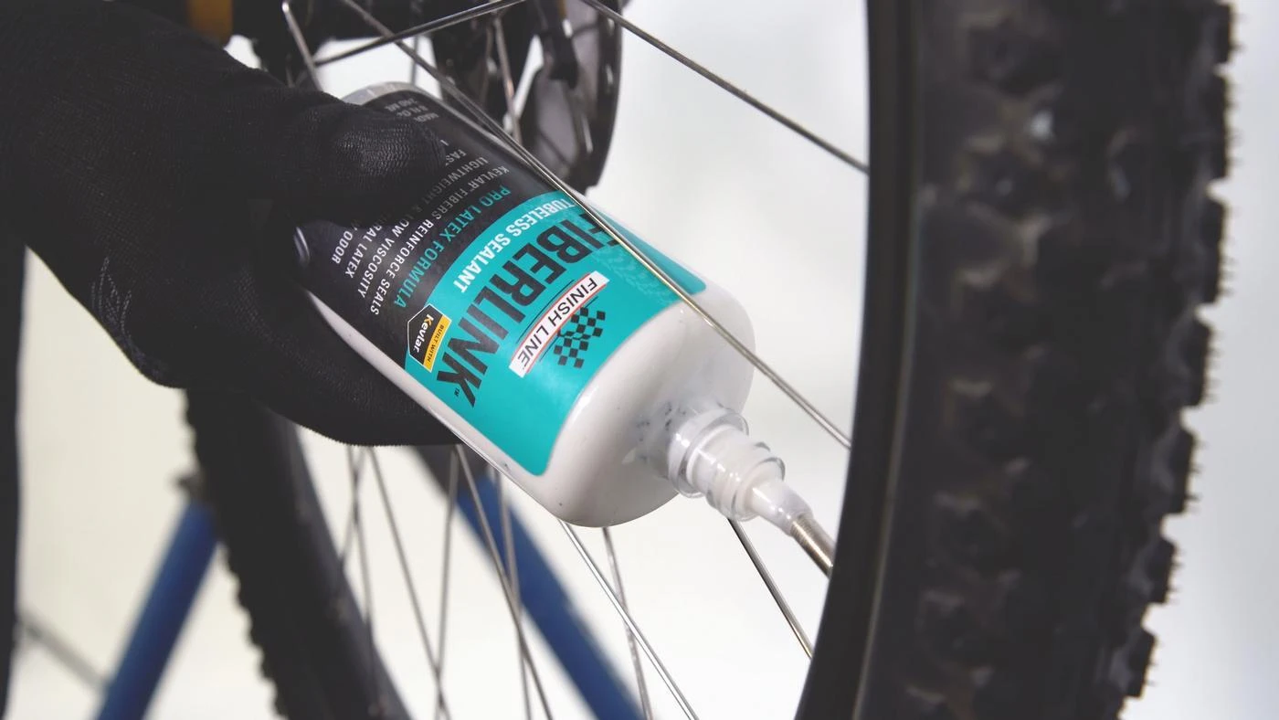 Bekamerinių padangų užpildas/hermetikas Finish Line FiberLink 240ml