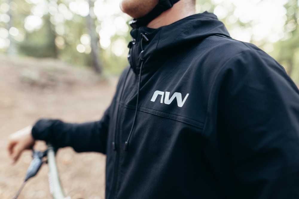 Dviračių softshell striukė Northwave Rampage Lightshell, juoda
