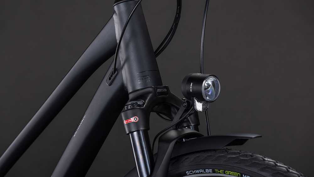 Dviratis Cube Kathmandu Pro Trapeze coal'n'juodas 2026-46 cm (Dydis: 46 cm)