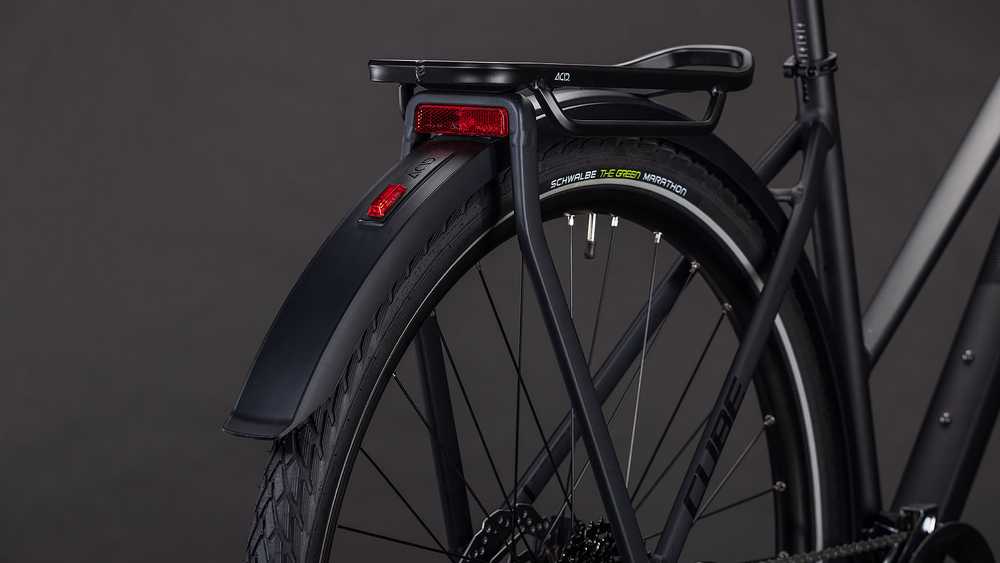 Dviratis Cube Kathmandu Pro Trapeze coal'n'juodas 2026-46 cm (Dydis: 46 cm)