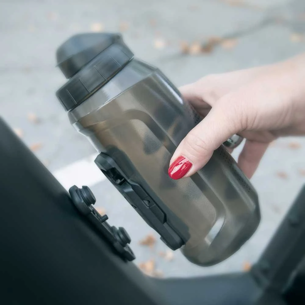 Gertuvė su laikikliu Fidlock Twist 750 ml juoda/ juodas logo