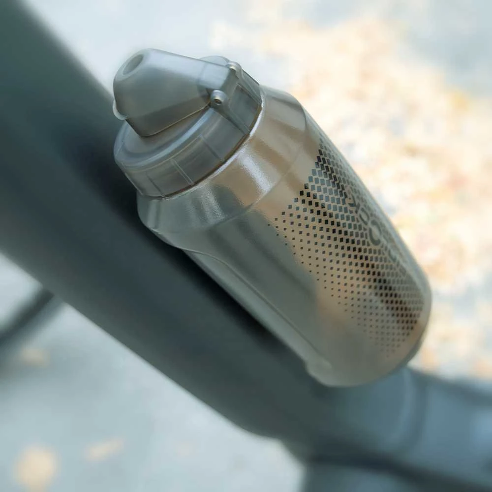 Gertuvė su laikikliu Fidlock Twist 750 ml juoda/ juodas logo