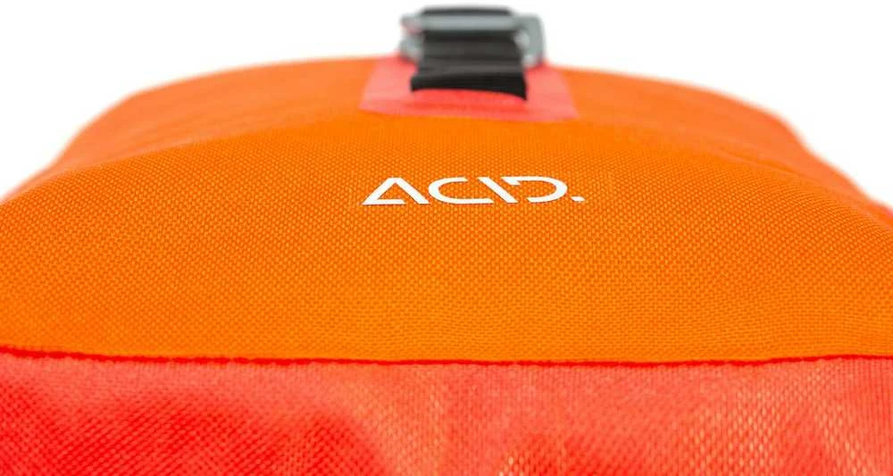 Kelioninis krepšys ant bagažinės ACID TRAVLR 15L flame'n'juodas