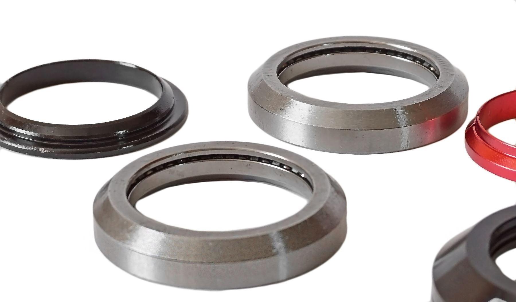 Vairo kolonėlė Alu Integruota NECO 1-1/8"x42x30 technika 2x