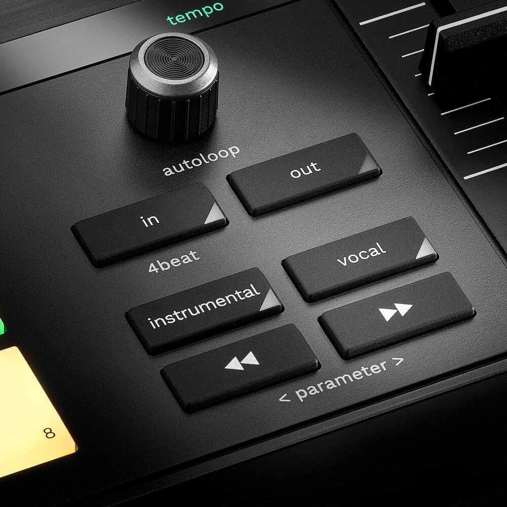 Hercules | DJControl Inpulse T7 | Garsiakalbiai | USB jungtis