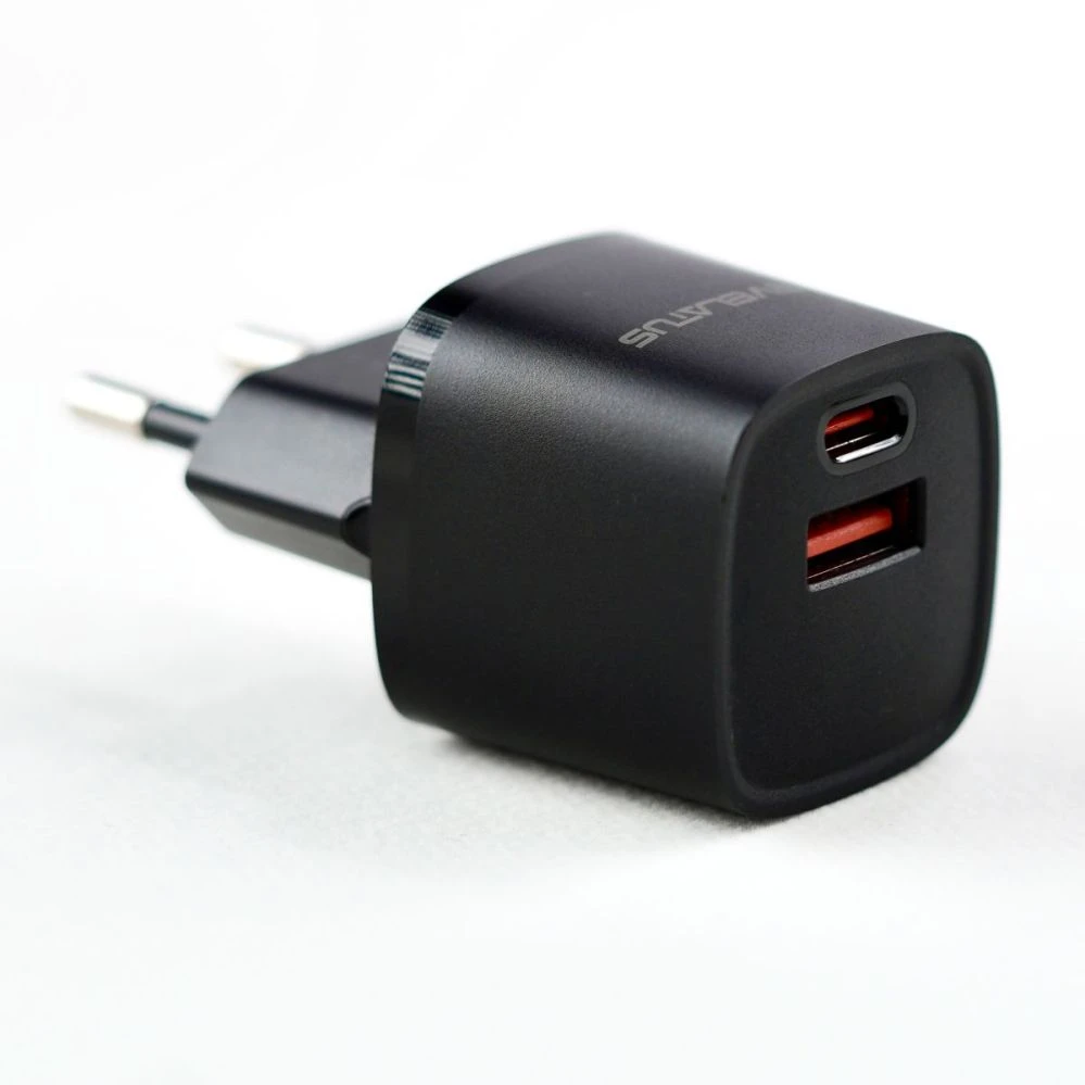 „Evelatus“ USB-A ir USB-C 30 W maks. / ES įkroviklis Juodas