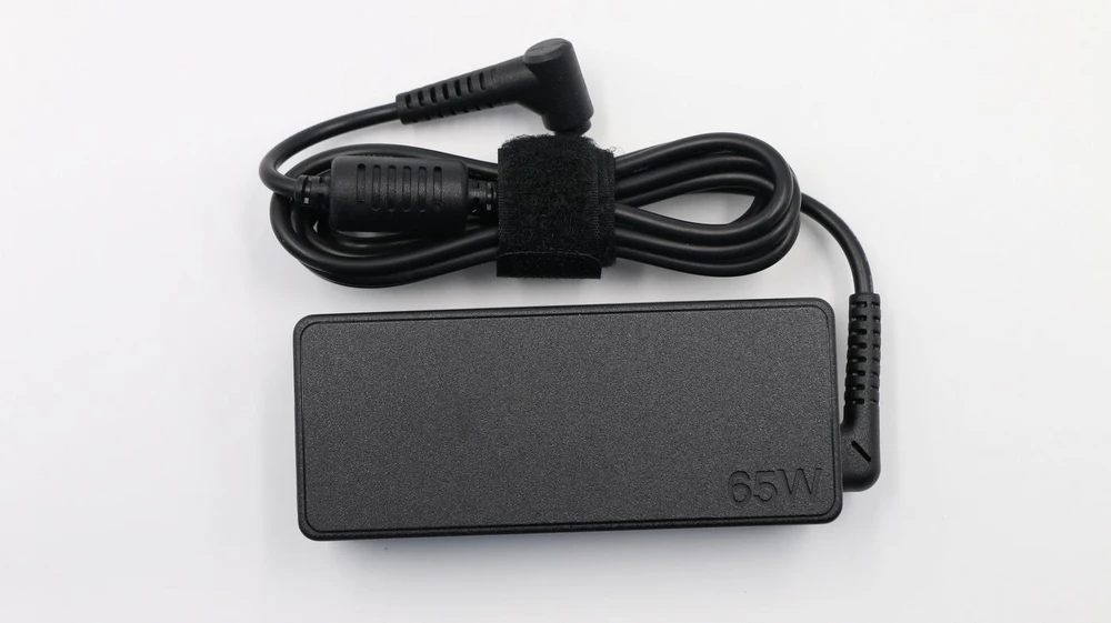 „Lenovo“ kintamosios srovės adapteris ADLX65NDC3A 20V3.25 **Naujas mažmeninės prekybos produktas**