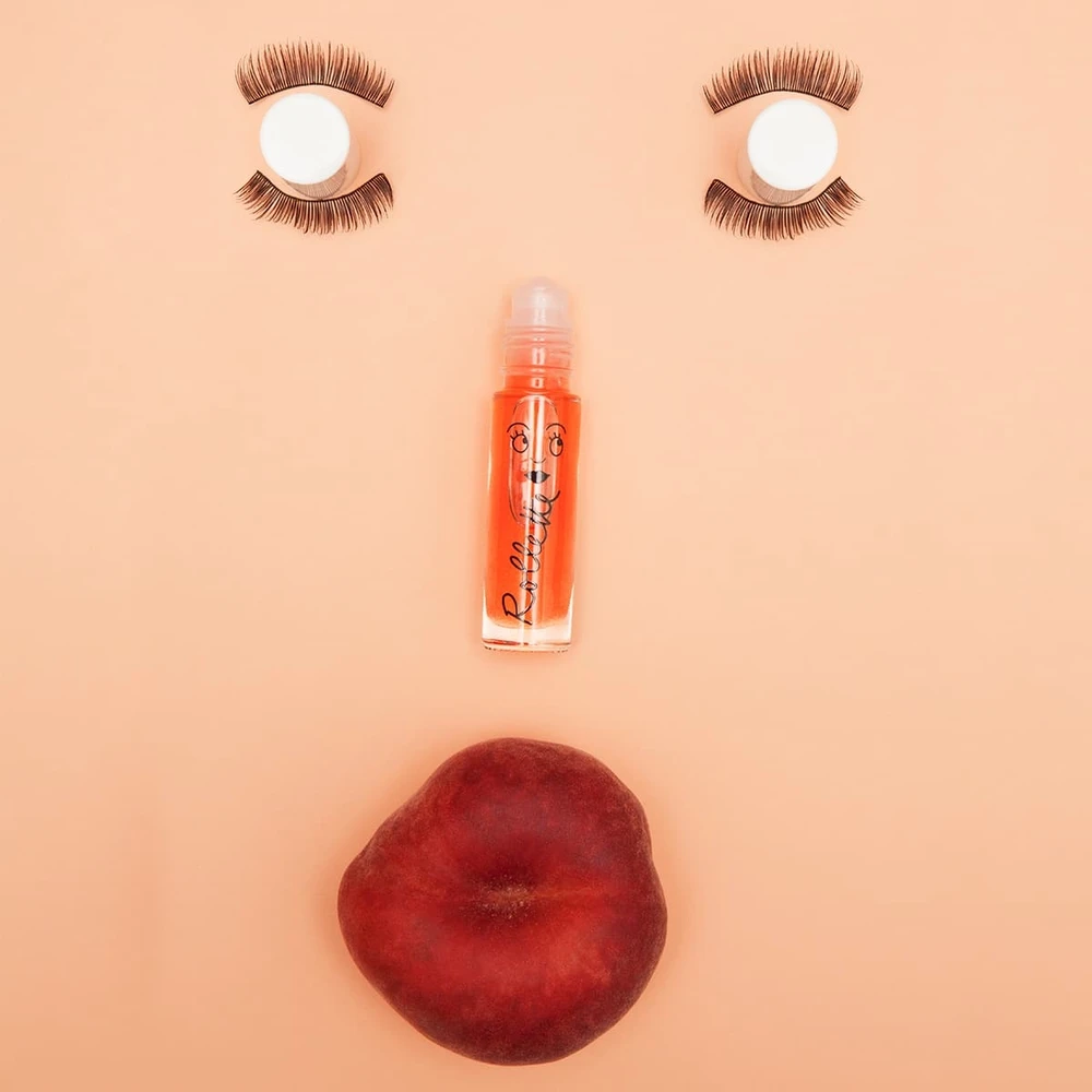 Nailmatic KIDS PEACH Rollette Lūpų blizgis Persikų skonio lūpų blizgesys, 6.5 ml