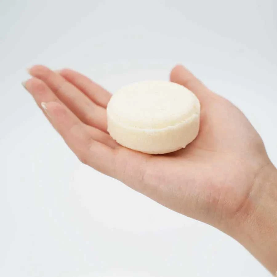 Aromatinis kietasis šampūnas su Frangipani (jostrų) eteriniu aliejumi BAMBOOZY, 65 g