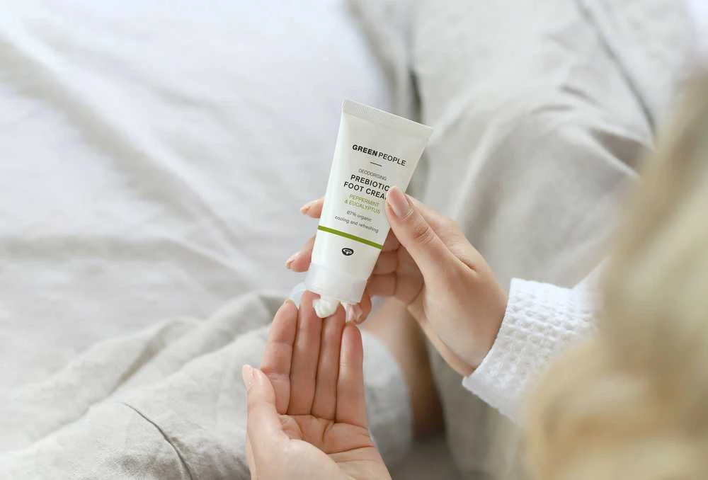Grandininis pjūklas Dezodoruojantis drėkinamasis pėdų kremas Žalias PEOPLE, 50 ml