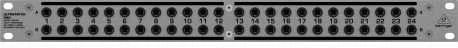 Behringer PX3000 komutacinė panelė