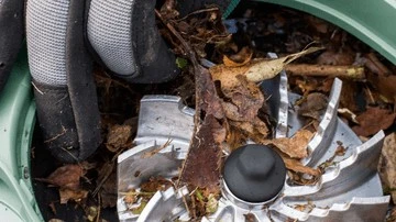 Lapų pūstuvas siurblys Bosch Universal GardenTidy 3000