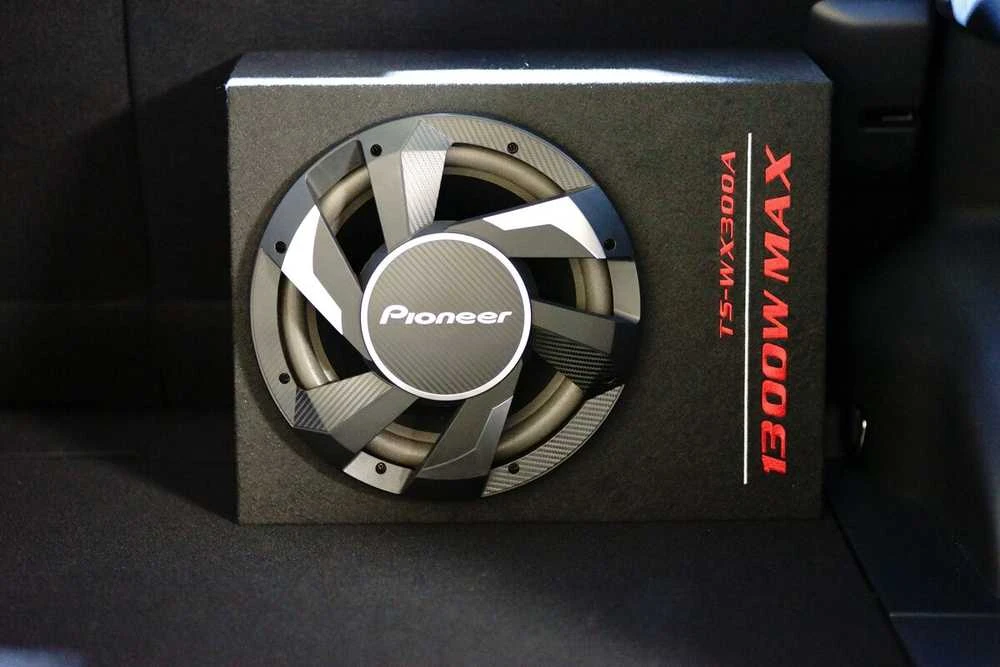 Pioneer TS-WX300A 30 cm ilgio aktyvusis žemųjų dažnių garsiakalbis 1300 W