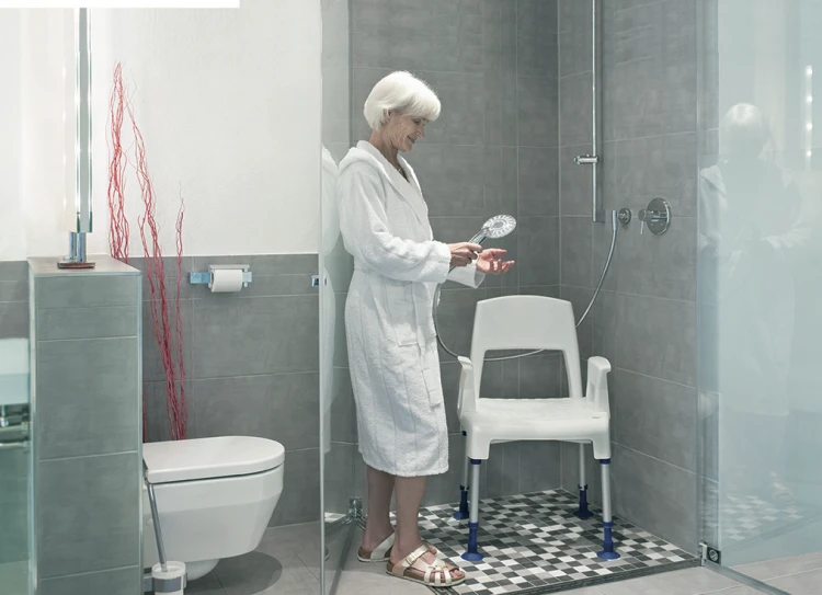 Dušo kėdė su nugaros atrama ir porankiais, INVACARE Pico