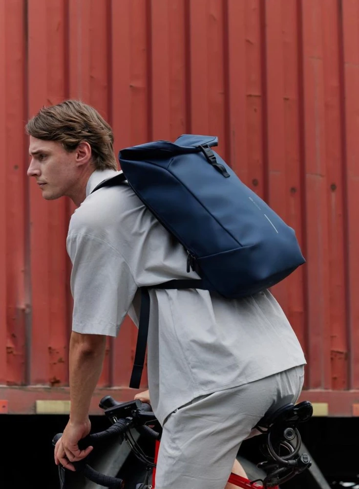 XD DESIGN BACKPACK URBAN FLAP-TOP NAVY P/N: P706.2625