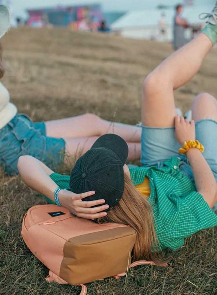Miesto kuprinė Pacsafe Go 15 l su RFID apsauga nuo vagystės - rožinė