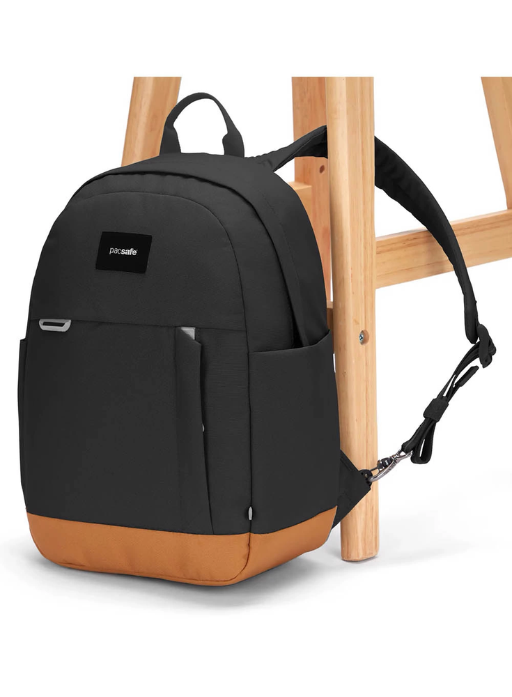 Pacsafe „Go 15 l“ apsauga nuo vagysčių miesto kuprinė – juoda