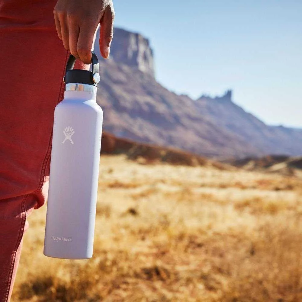 Gertuvė Hydro Flask Standard Mouth Flex šiaudelio formos vandens buteliukas, 700 ml – Juodas